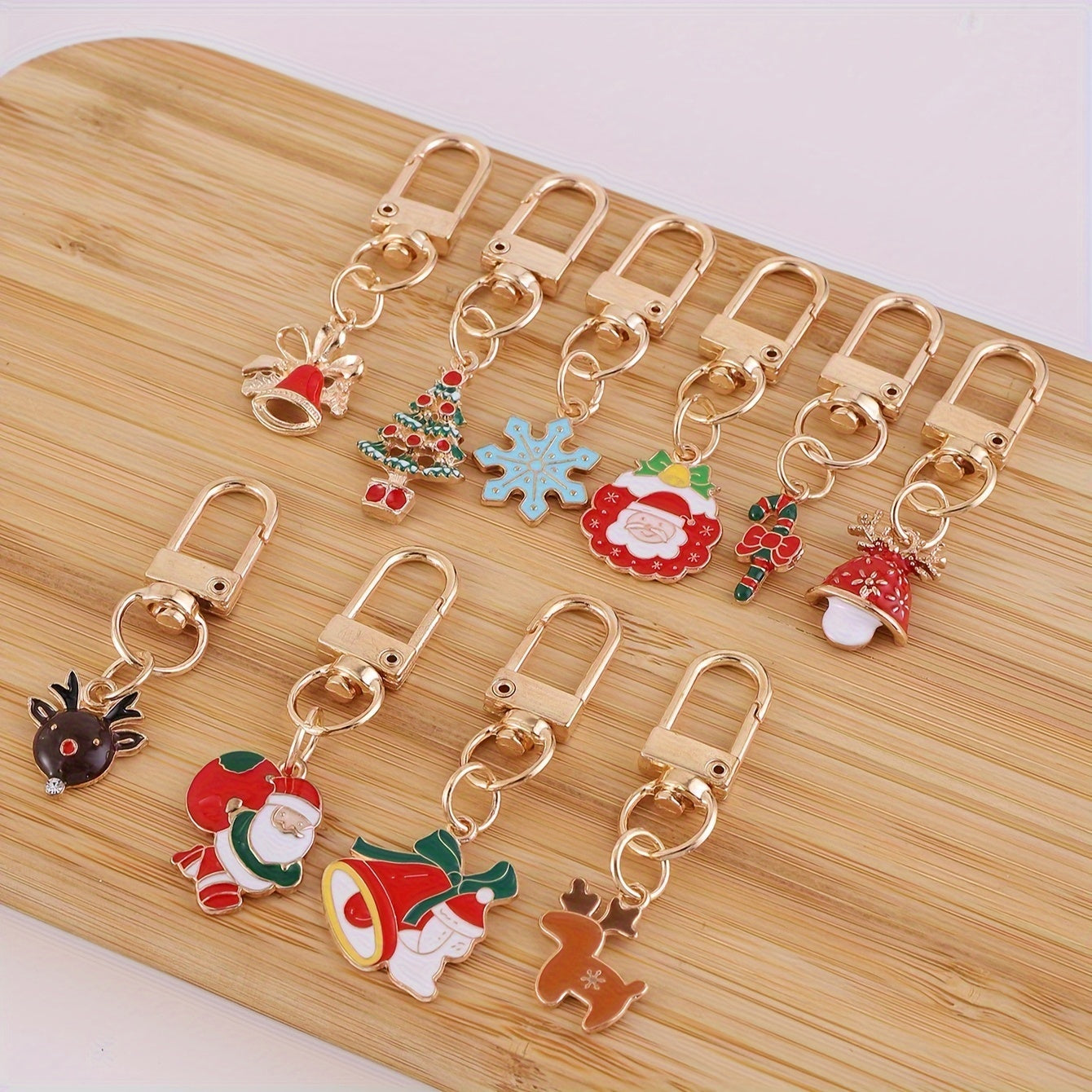 Juego de 10 llaveros de aleación de dibujos animados para Navidad, joyería festiva, clips de mosquetón, moda femenina