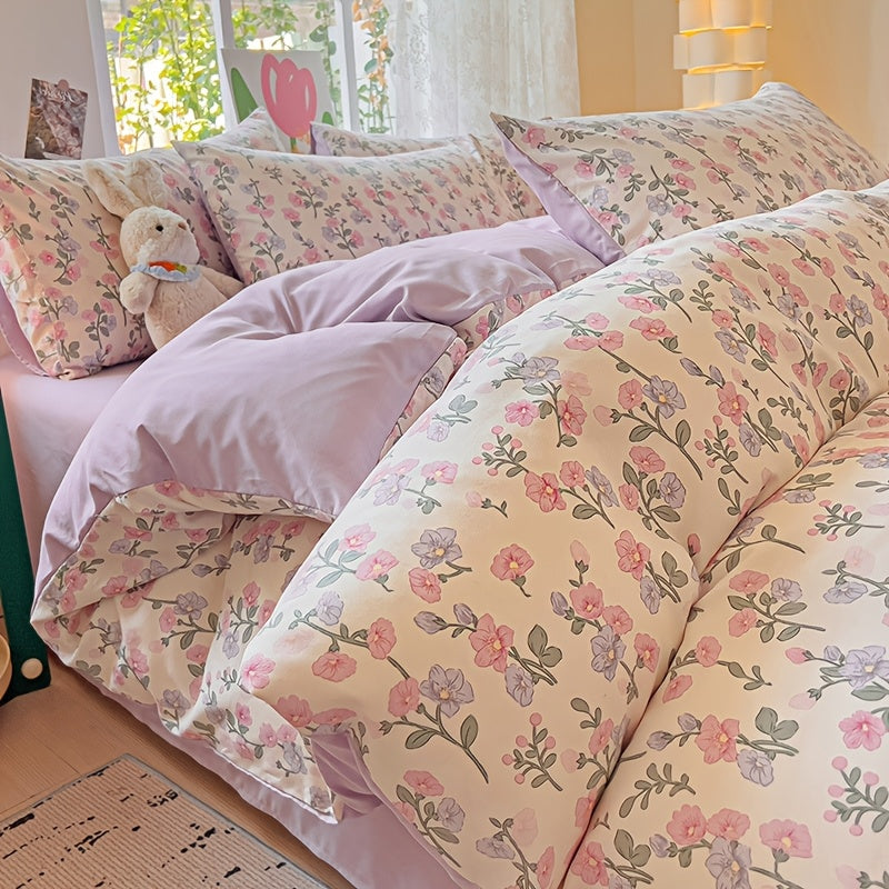 Yumshoq gullar naqshidagi yotoq to'plami, yostiq qoplari bilan birga, nafas oladigan polyesterdan tayyorlangan va zip yopilishi mavjud. Har mavsum uchun mos, yotoqxona va mehmonxonalar uchun mukammal.