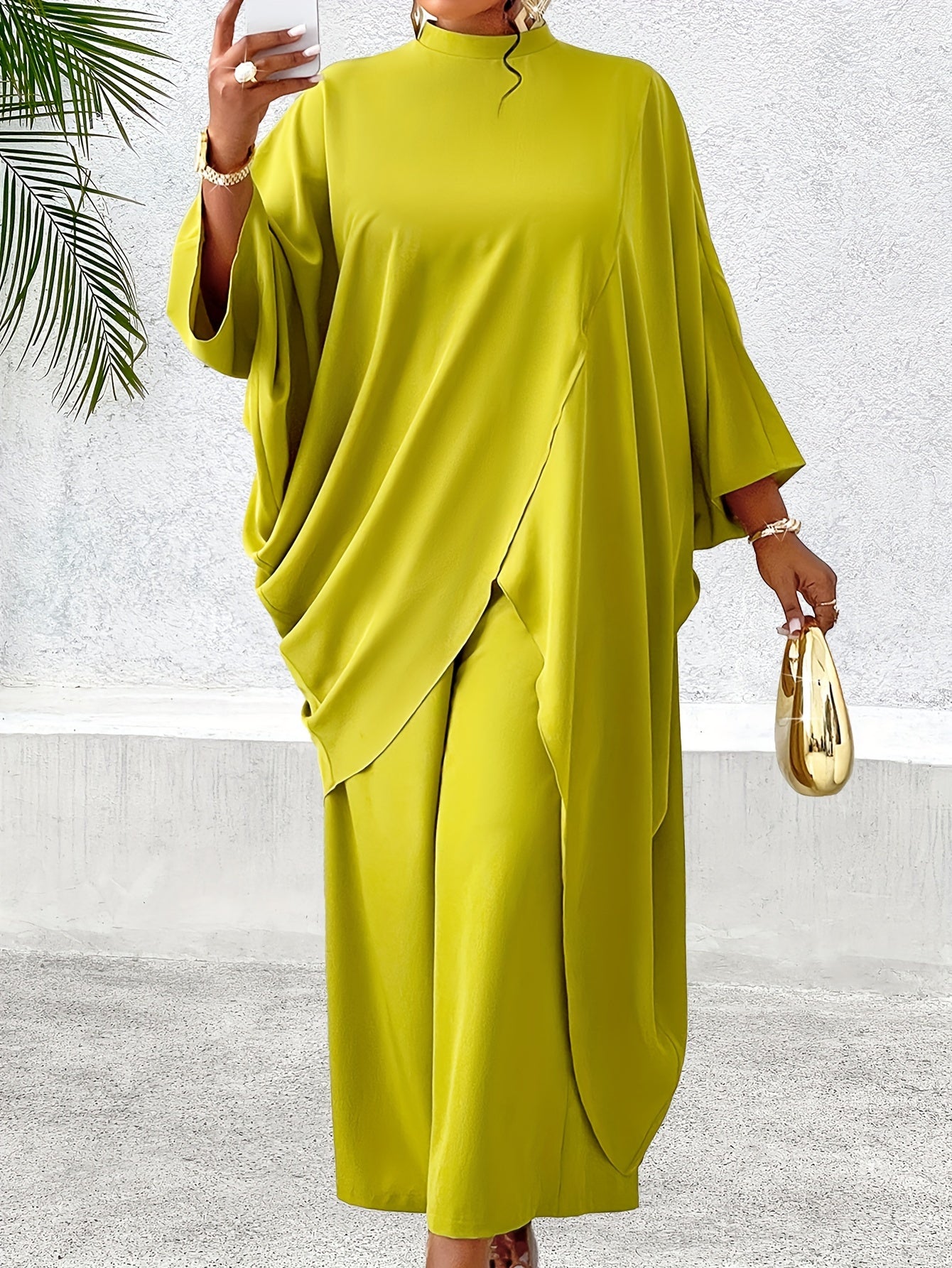 Katta o'lchamdagi shik two-piece kostyum to'plami