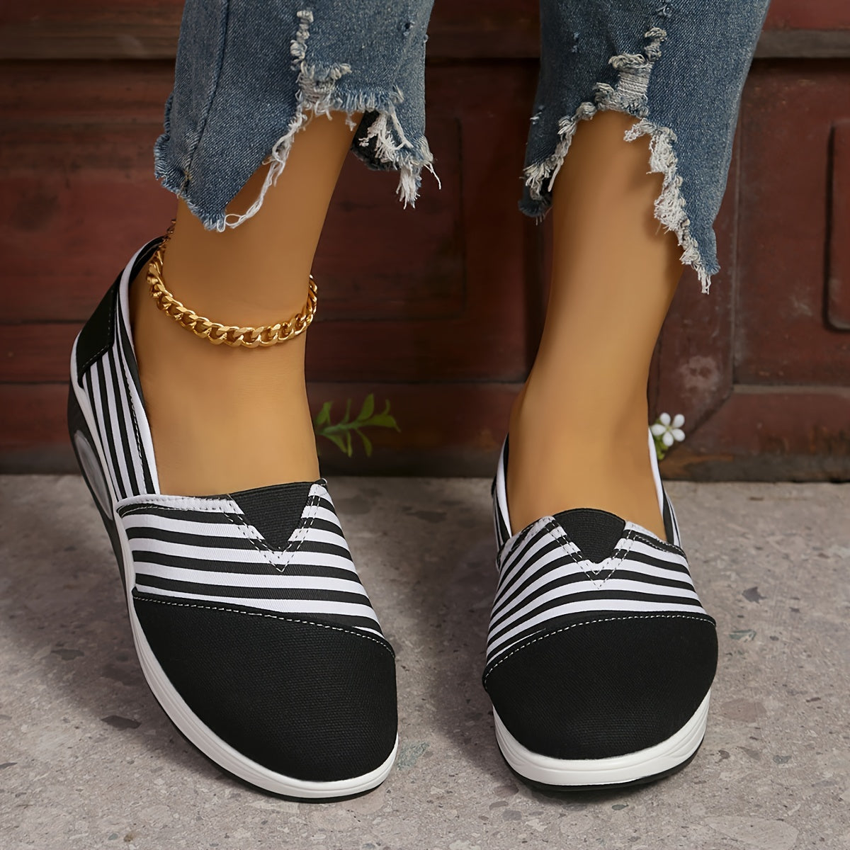 Women's Lightweight Slip-On Sneakers Breathable Canvas All-Season Casual Shoes