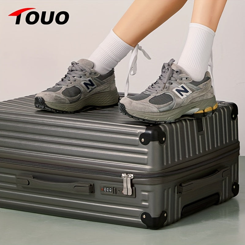 Zamonaviy, keng qoplangan, burchaklarni himoya qiluvchi, yashirin tutqichlar, USB porti, aylanuvchi g'ildiraklar va kombinatsion qulfi bo'lgan oltin rangli qattiq yukxona bir nechta o'lchamlarda. Xavfsiz, modali, jim va