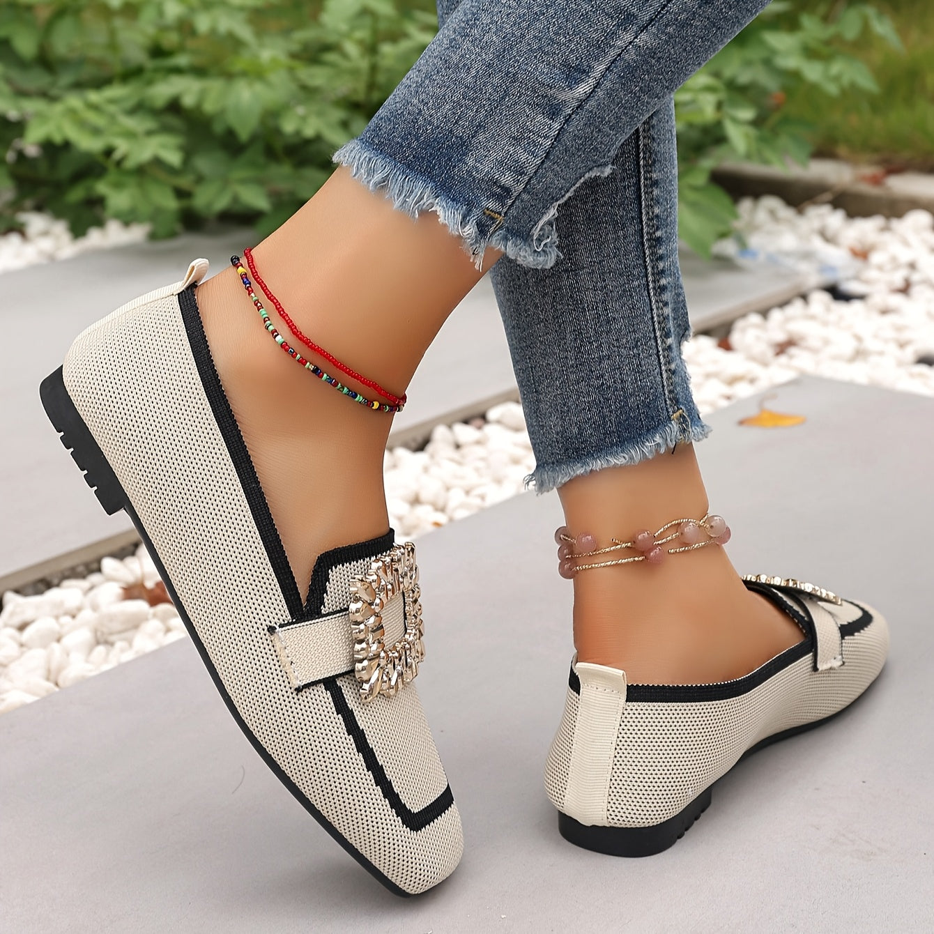 Ayollar uchun plus o'lchamli oson kiyiladigan flatslar, kvadrat burchakli rhinestones bilan, nafas oladigan mato