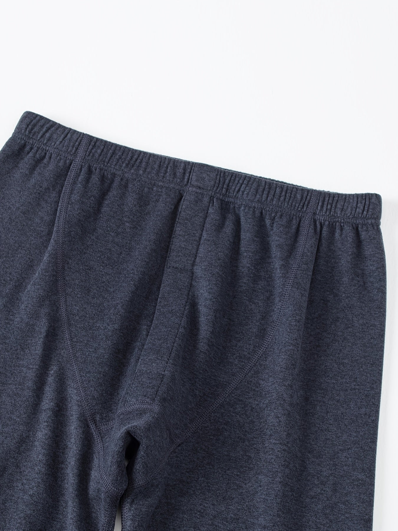 2 ta erkaklar kuz kiyimlari to'plami, qishda iliqlik uchun sviter va shimlarni o'z ichiga oladi.