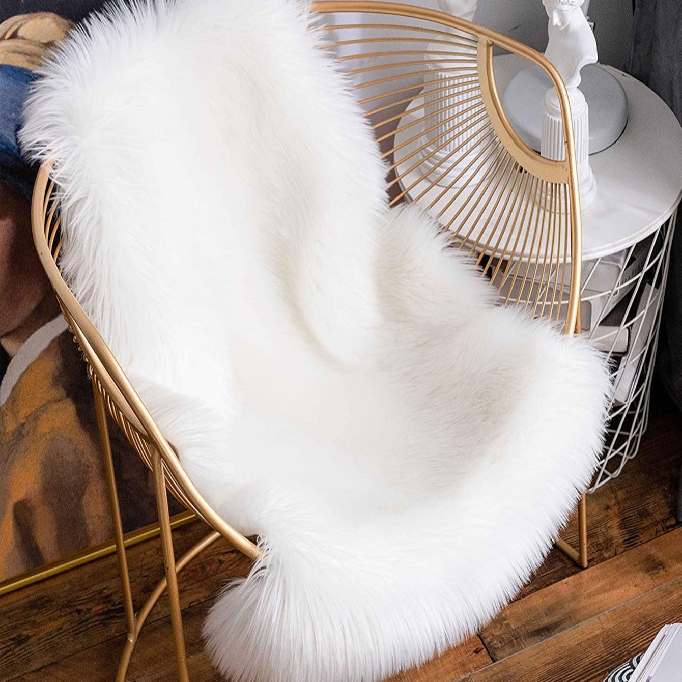 White Plush Faux Fur Rug Soft Washable Fuzzy Shag Area Rug for Living Room Bedroom Nursery