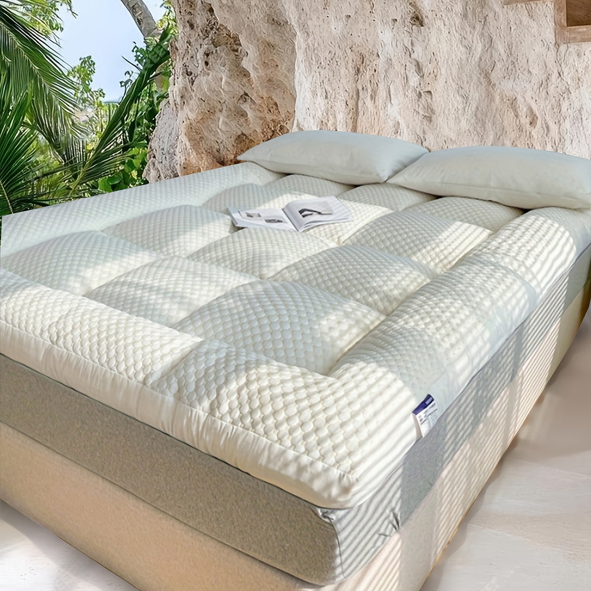 White Ultra-Soft Mattress Pad with 3D Particle Design Breathable Fluffy All Seasons