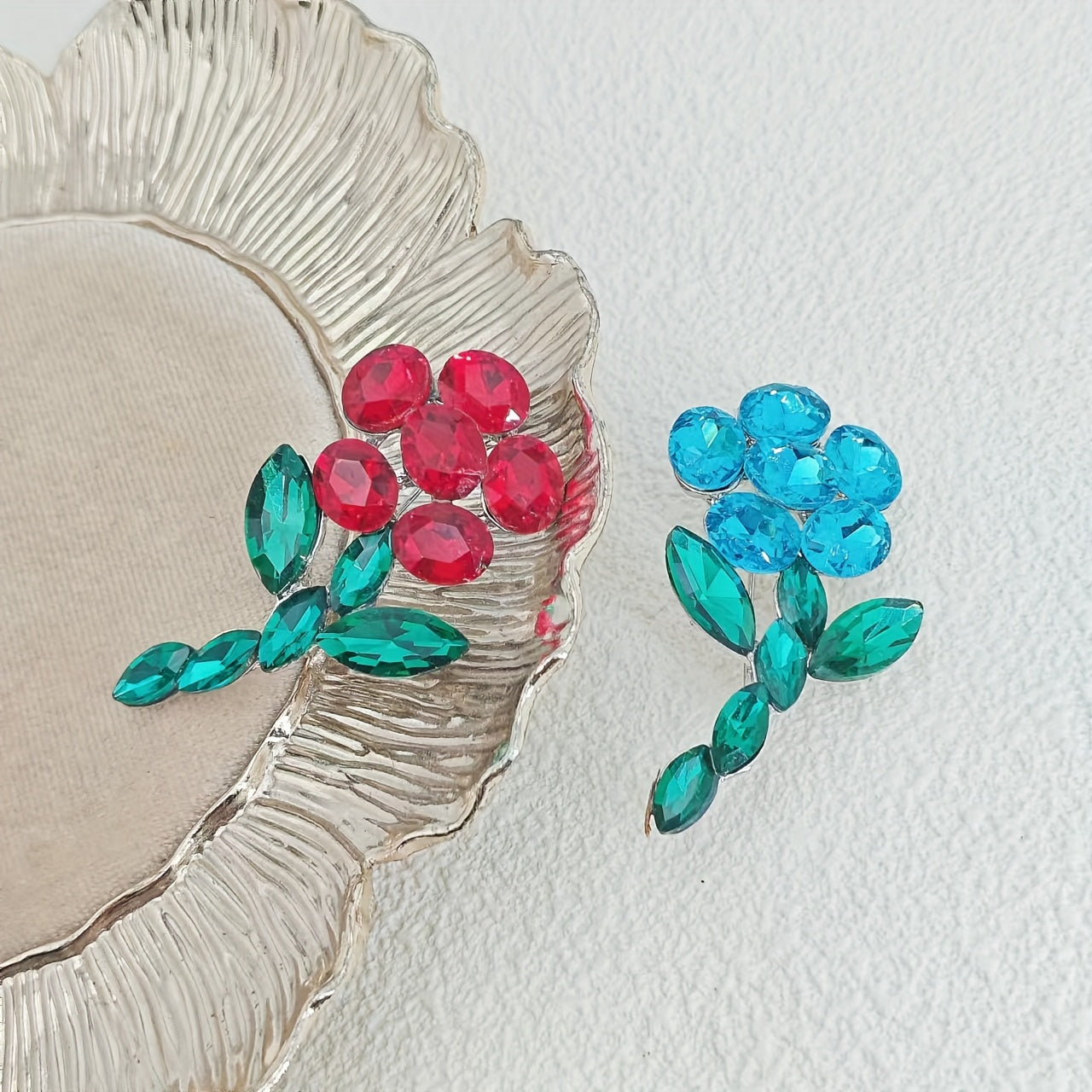 Elegant Crystal Flower Brooch Set for Women, Fashionable Jewelry Accessory