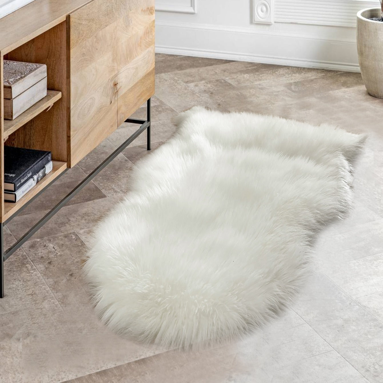 White Plush Faux Fur Rug Soft Washable Fuzzy Shag Area Rug for Living Room Bedroom Nursery