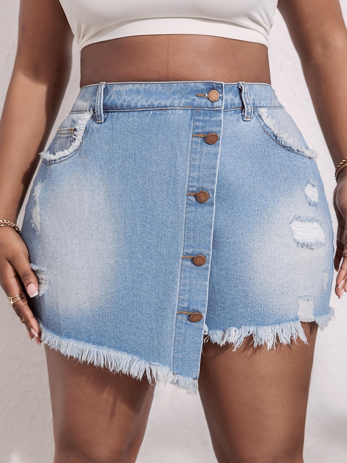 Ayollar uchun denim culottes yengil yuvilgan, yirtilgan boho uslubida, bahor/yoz