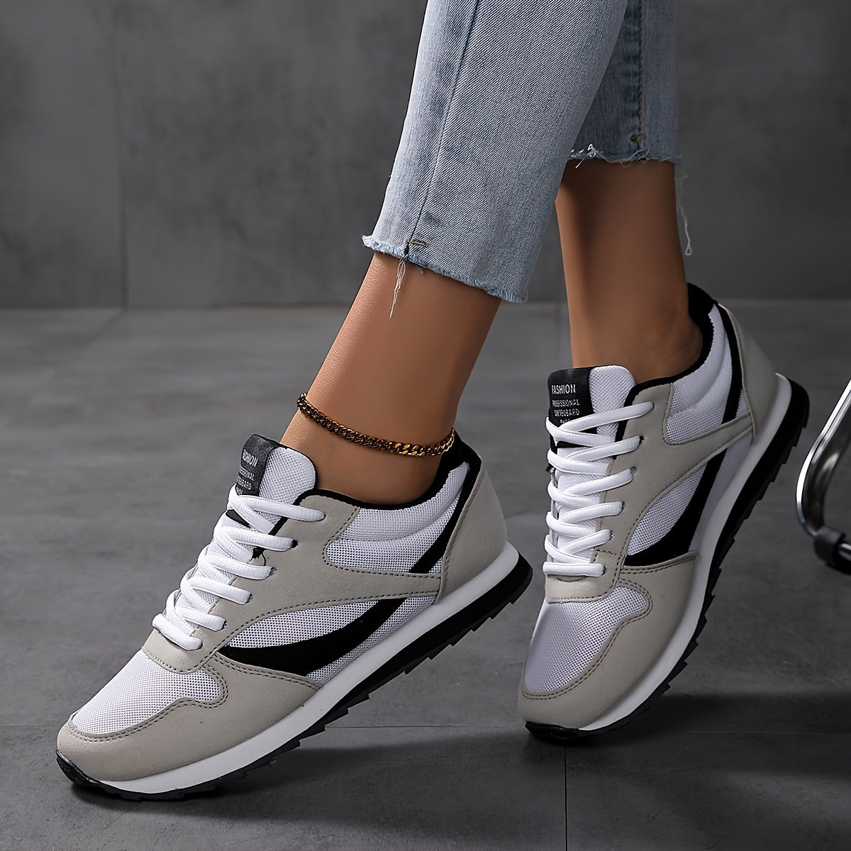 Women’s Breathable Fabric Sneakers Casual Lace-Up Low Top Running Shoes