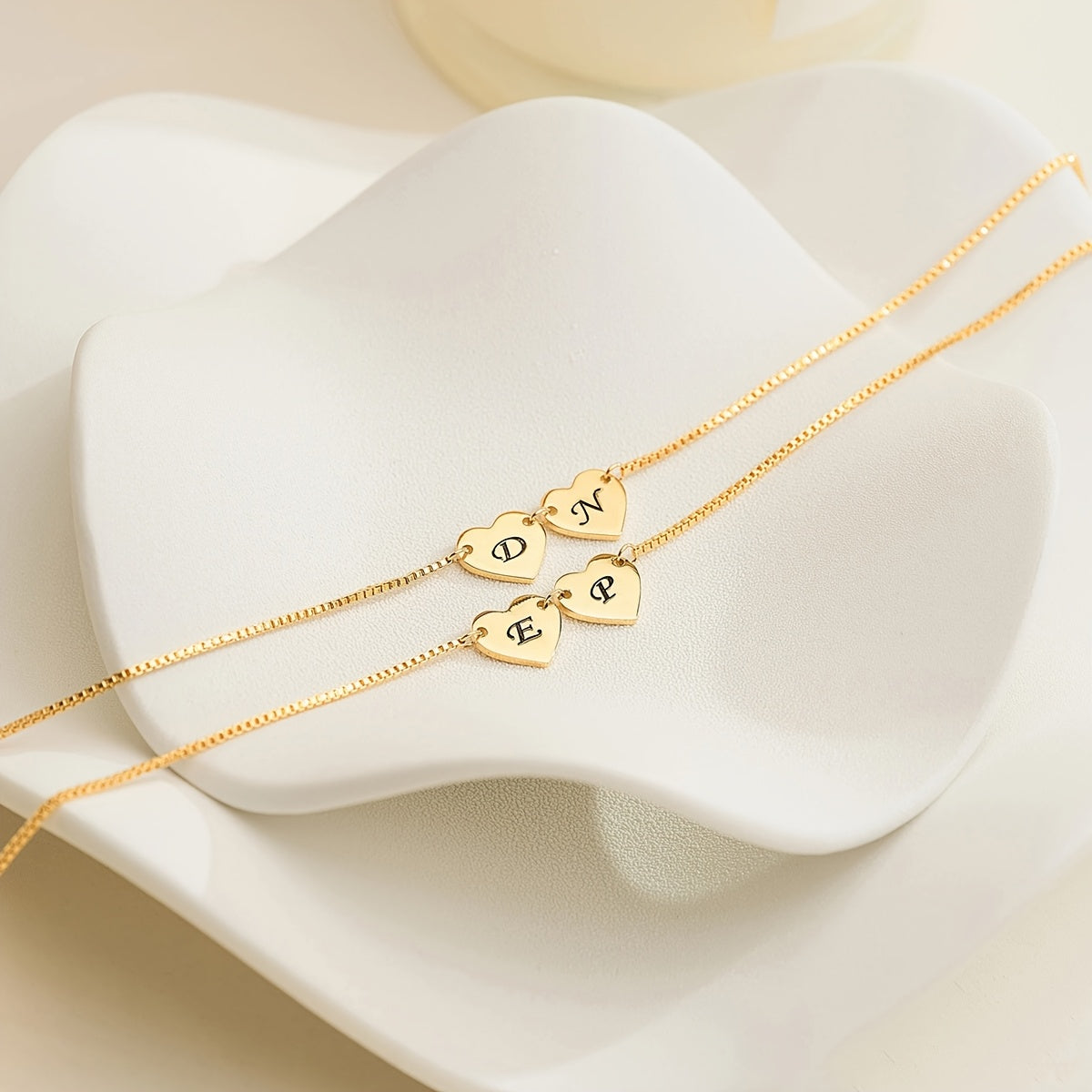 Ayollar uchun sovgʻa sifatida 18K oltin qoplangan misdan tayyorlangan 2 ta shaxsiylashtirilgan yurak pendantsli taqinchoqlar to'plami