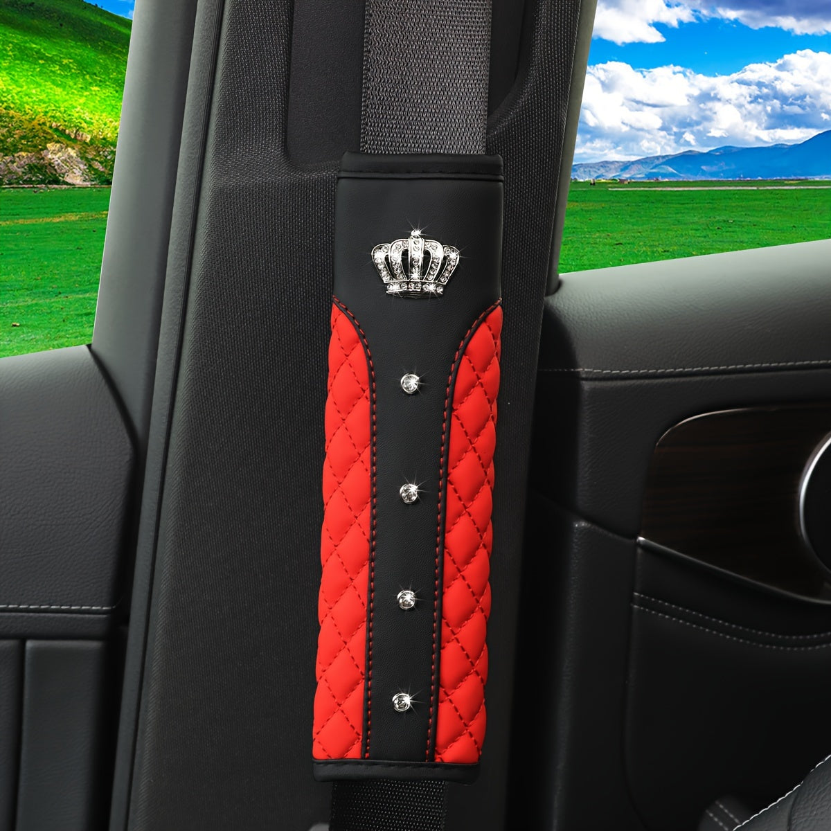 Avtomobil o'rindiq kamarining yelka yostiqchalari Qizil Qora Qilinchli PU charm Rhinestone taxtasi