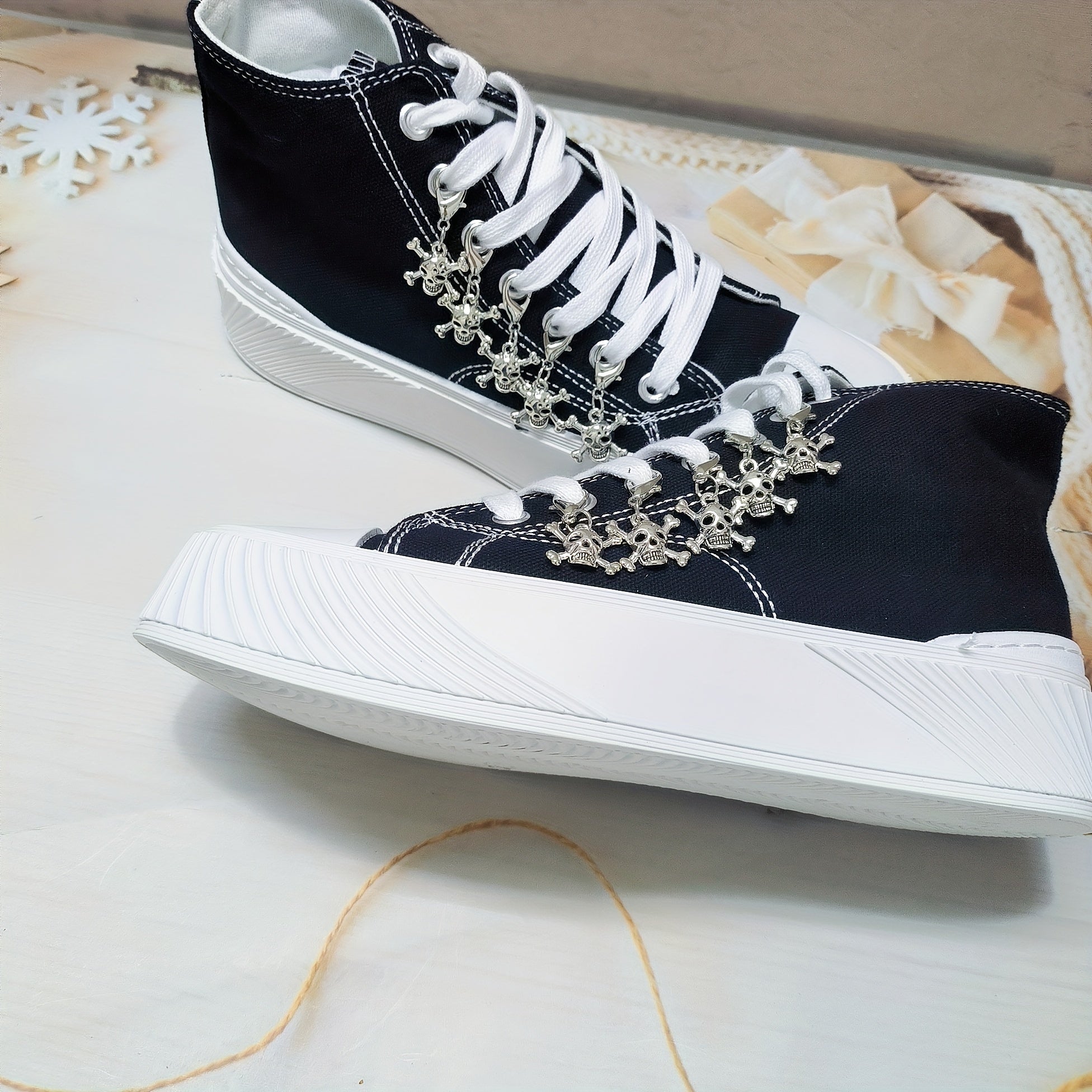 10 шт. унисекс белых украшений для обуви из цинкового сплава с панк-стилем череп для кроссовок