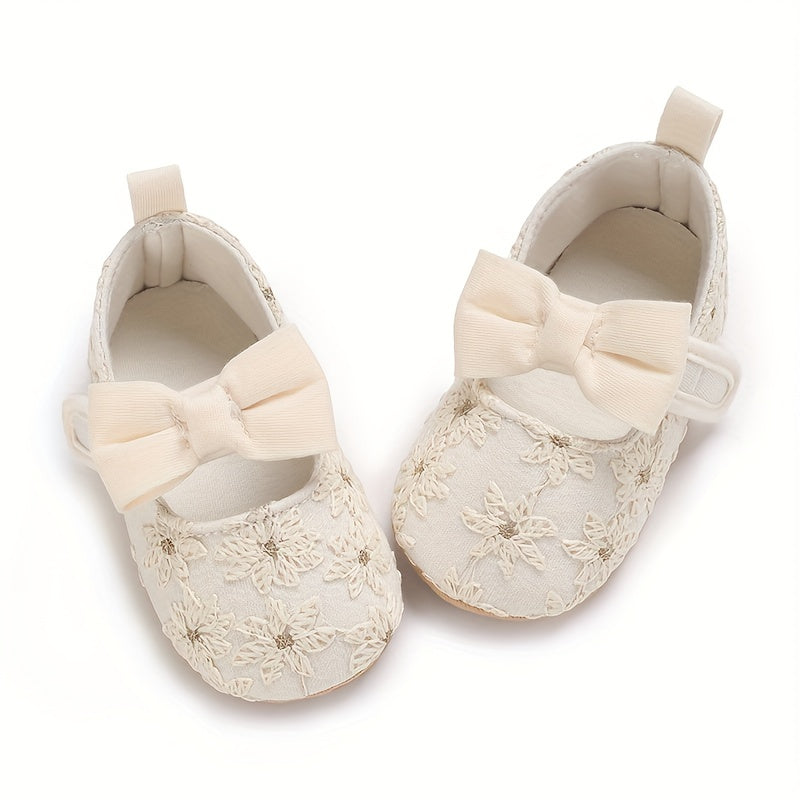 Kichkina qizlar uchun Mary Jane poyabzali, tikilgan gul va bog'ich bilan, sirpanmaydigan, yumshoq taglik, birinchi qadamlar uchun, bahor va kuz
