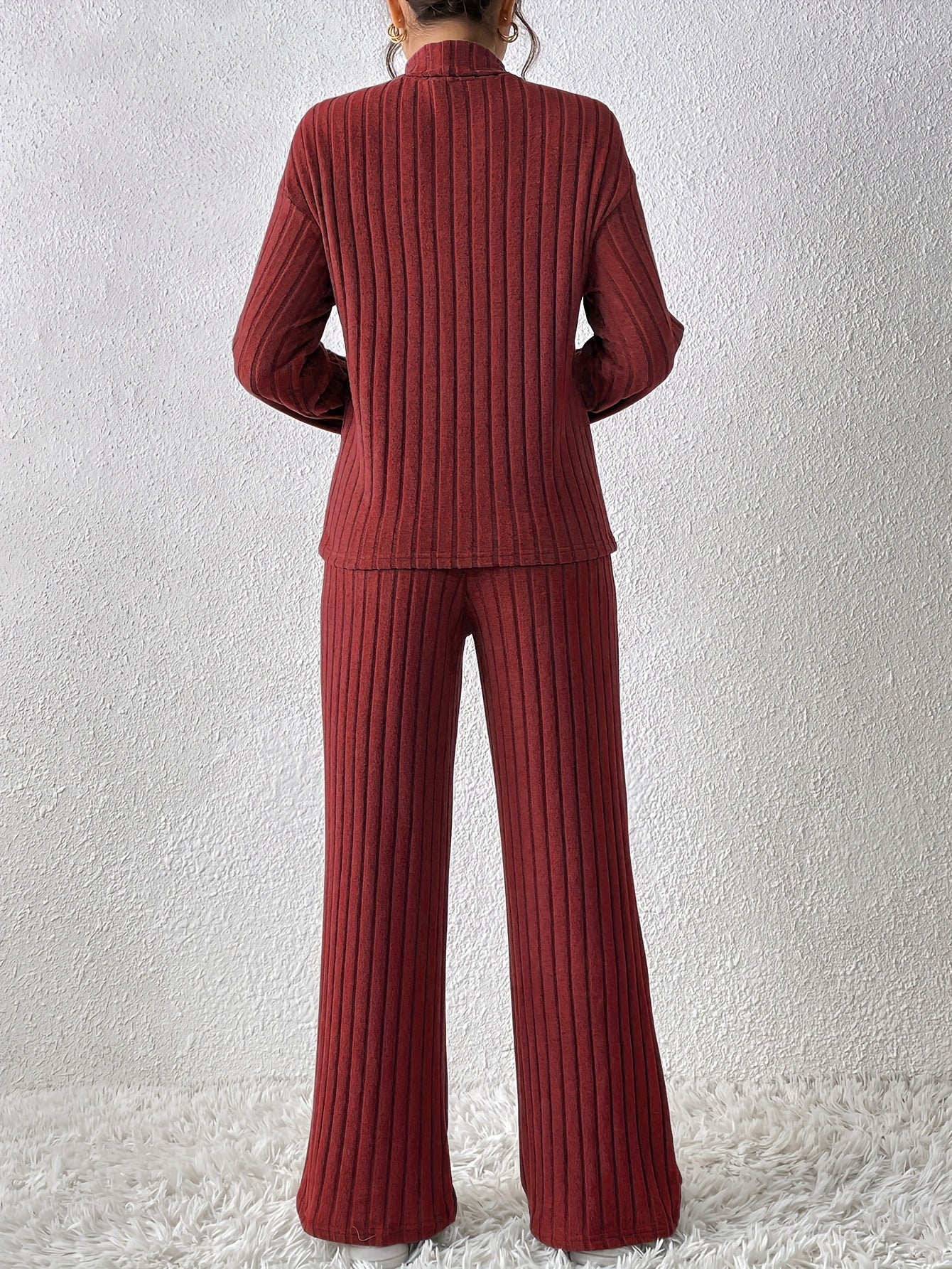 Conjunto casual de invierno para mujer con cuello de pelo y top de manga larga de cuello alto acanalado y pantalones sueltos