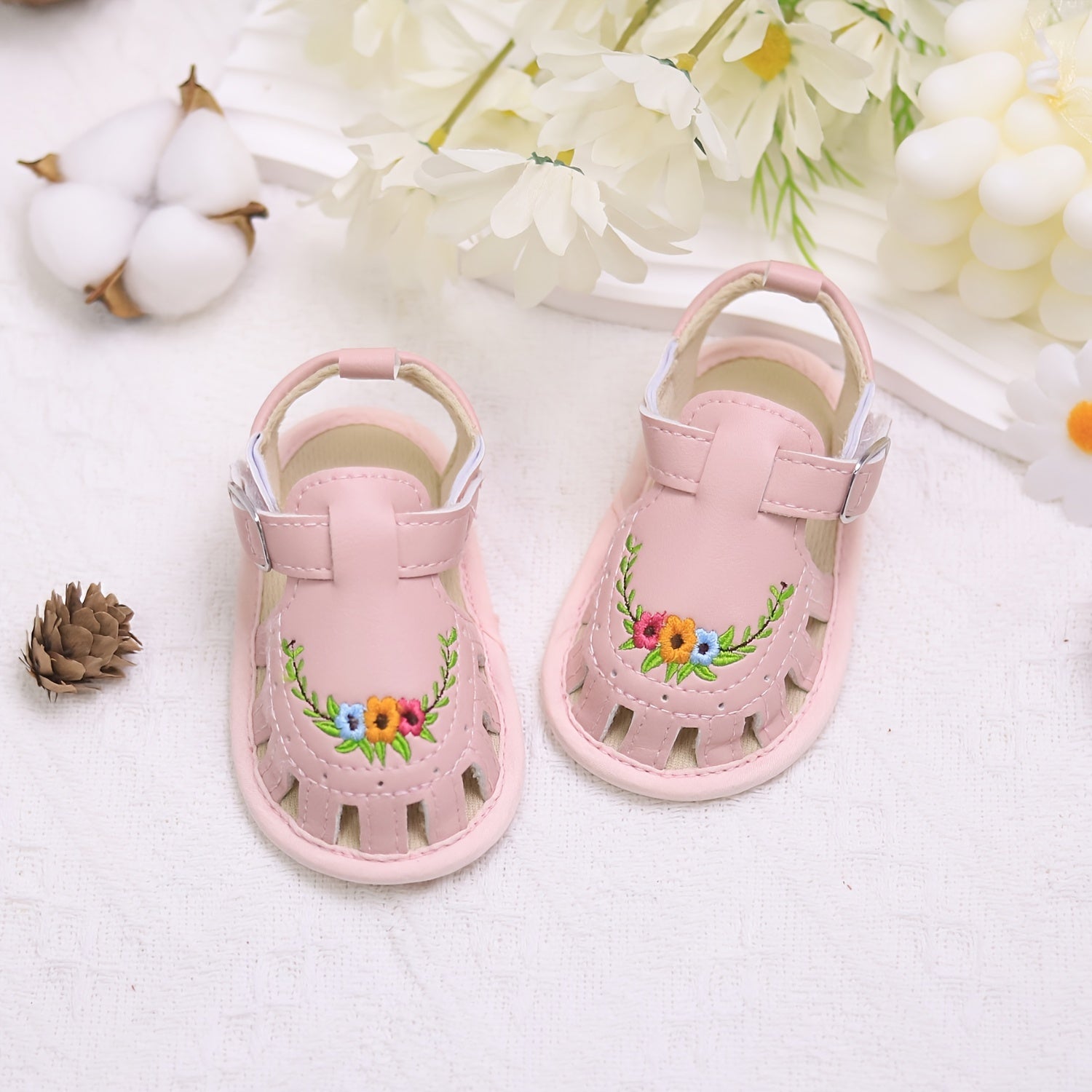 Kichkina qiz bolalar uchun gul naqshli tikilgan sandalki, yumshoq taglik, nafas oladigan, sirpanishga qarshi, bahor va yoz uchun