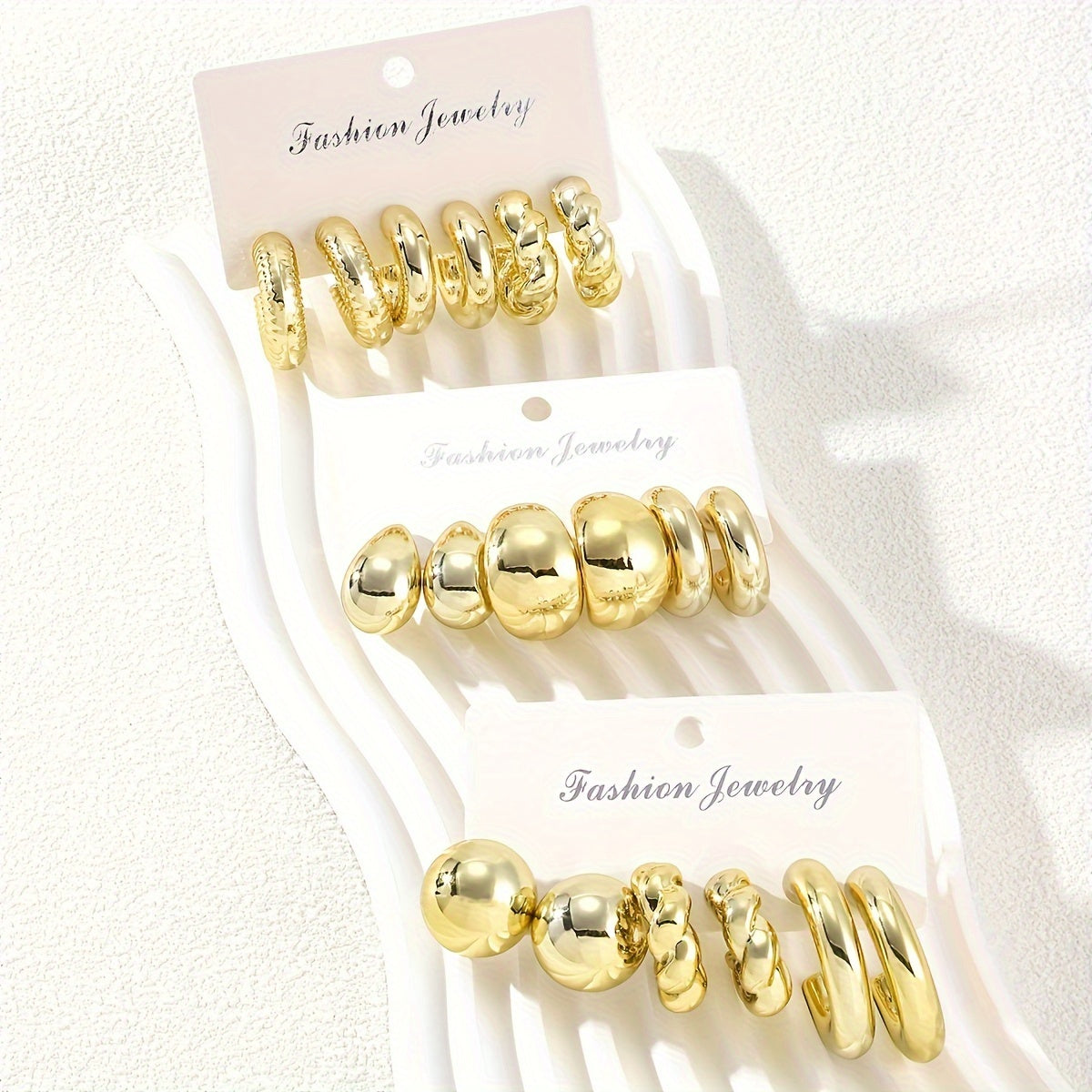 Ayollar uchun zamonaviy va minimalist 18-dona halqa taqinchoq to'plami - Har kuni va sayohat uchun mukammal, zanglamaydigan po'latdan yasalgan postlar bilan plastik taqinchoqlar - Har qanday mavsumda kiyimlaringizga mos keladigan ko'p qirrali qo'shimcha.