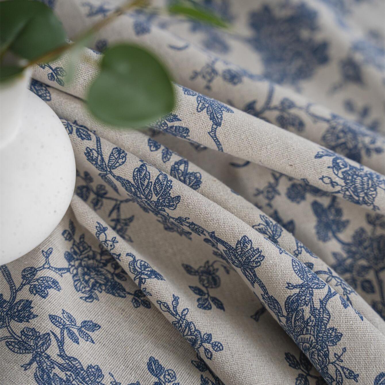 Vintage Blue Rose Tablecloth with Beige Fringe for Dining Occasions