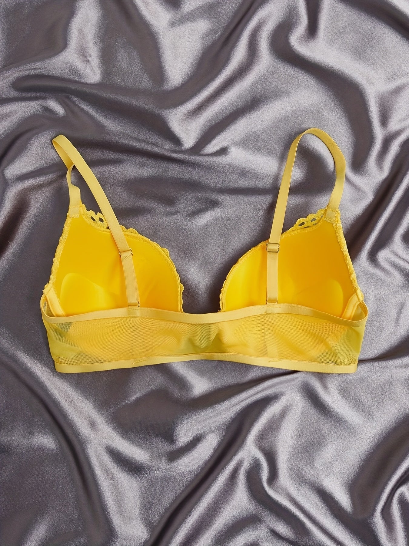 Ayollar uchun nafis dantel bilan bezatilgan, olib tashlanadigan yostiqli, yuqori qo'llab-quvvatlovchi, naylon to'qilgan, bir rangli brassier.