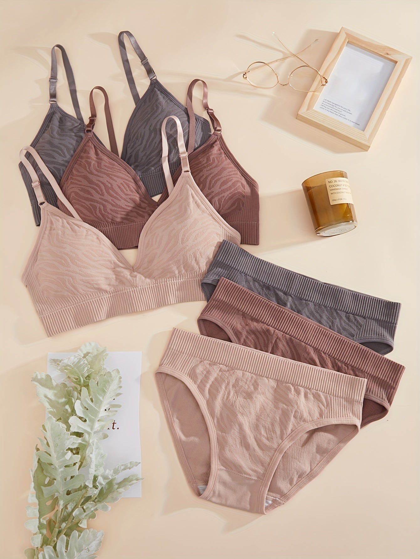 3 комплекта простого однотонного нижнего белья с безкаркасным пуш-ап бюстгальтером