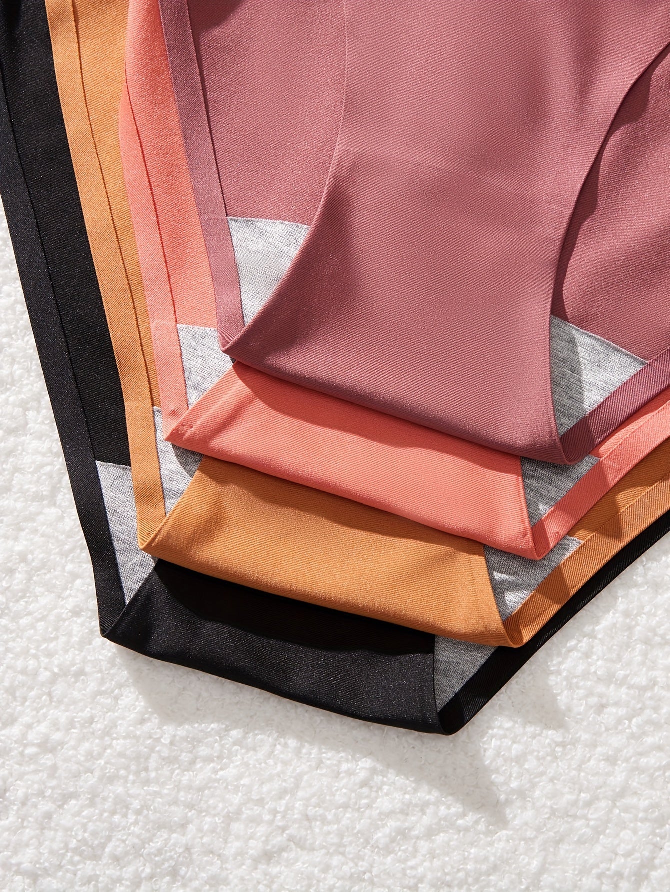 Комплект из 4 женских трусов большого размера из однотонной трикотажной ткани с средней эластичностью и набором ресниц