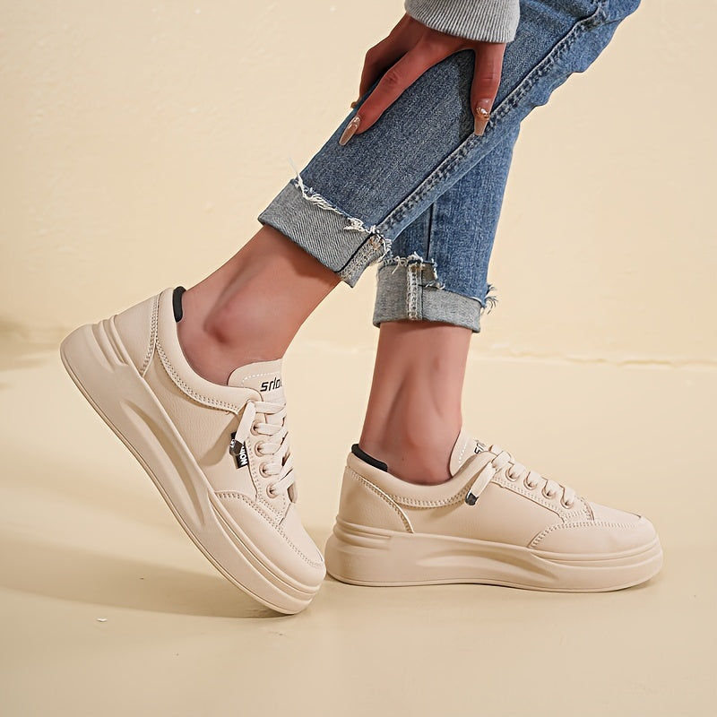 Ayollar uchun nafas oluvchi, engil yugurish poyafzallari yozgi dam olish va sport uchun