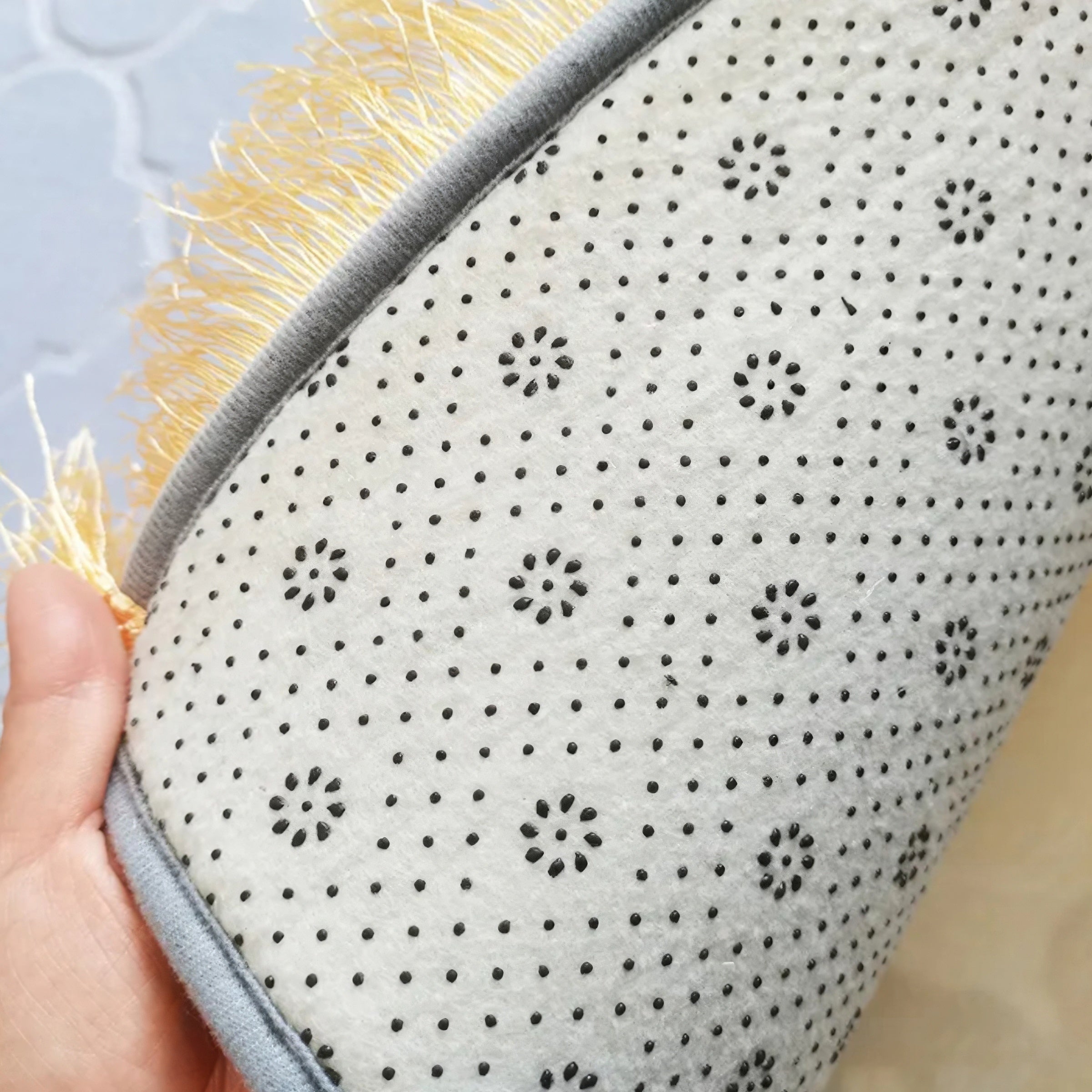 Luxurious Thick Flannel Muslim Prayer Mat Non-Slip Soft Durable with Tassels