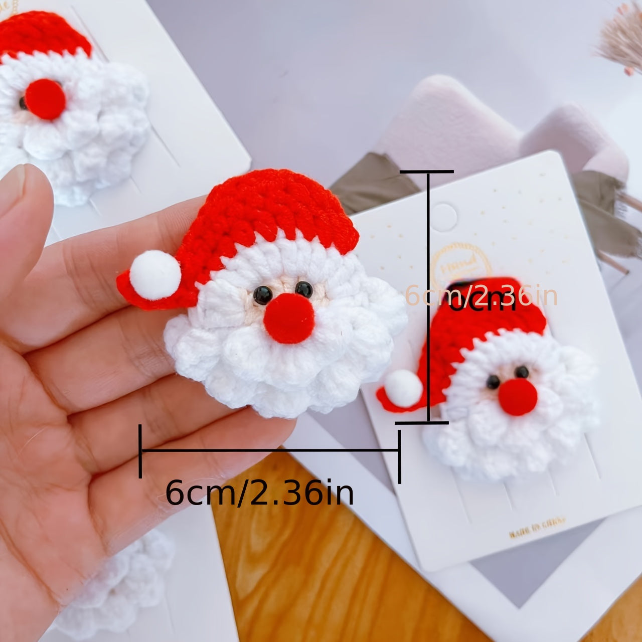 Qo'llar bilan to'qilgan Santa Claus brosh pin bayramyilgi Rojdestvo aksessuari ayollar uchun