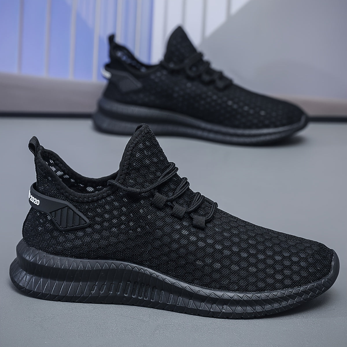 Men's Mesh Slip-On Running Shoes for Outdoor Workouts Lightweight Casual Sneakers