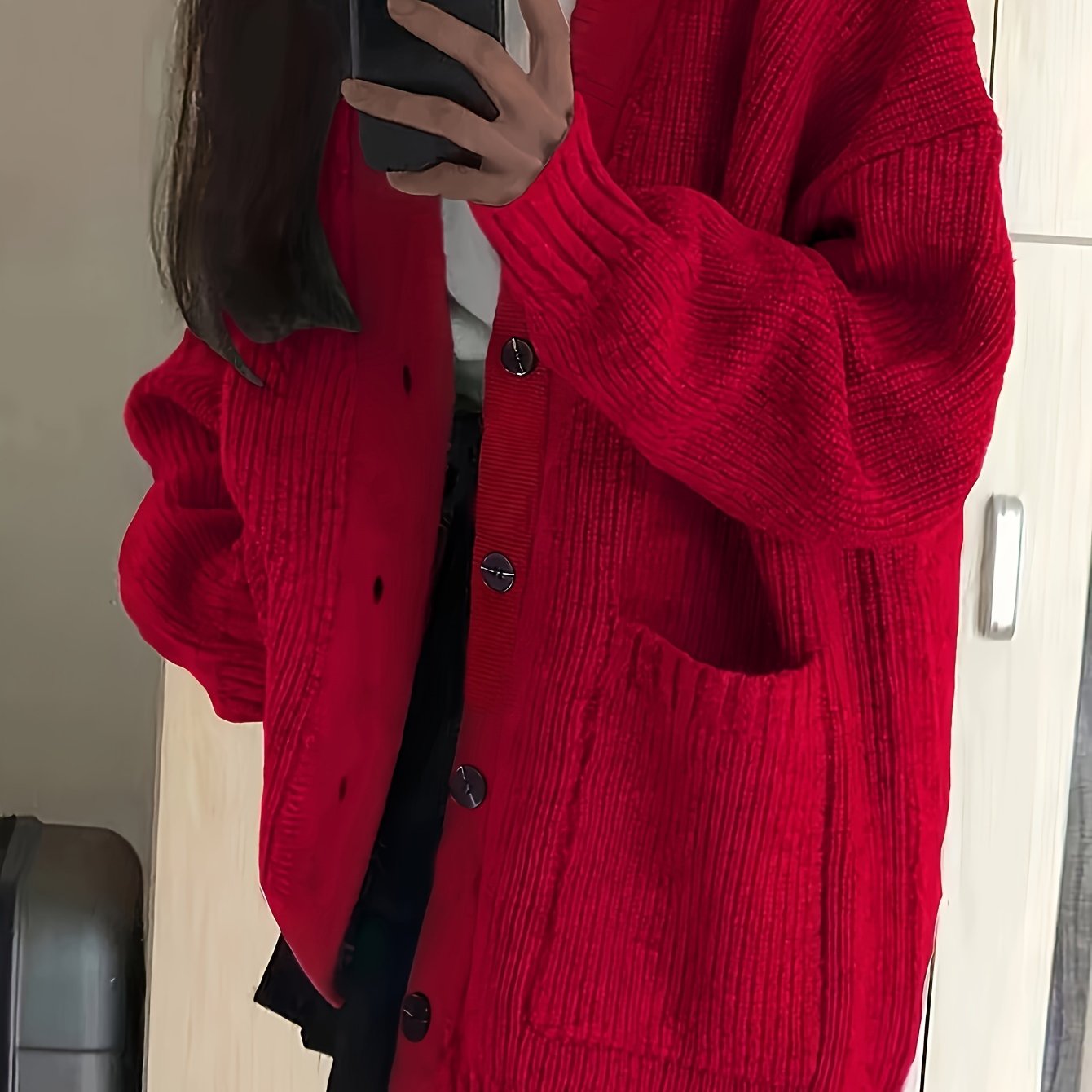 Ayollar uchun tasodifiy V-yuvalangan sviter, kuz va qish uchun mukammal.