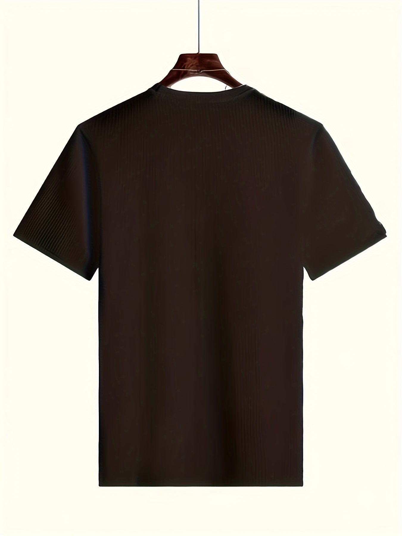 Yoz uchun nafas oladigan kattalar o'lchamidagi erkaklar uchun krujka bo'yinli futbolka, bir rangli, oddiy mos kelish.