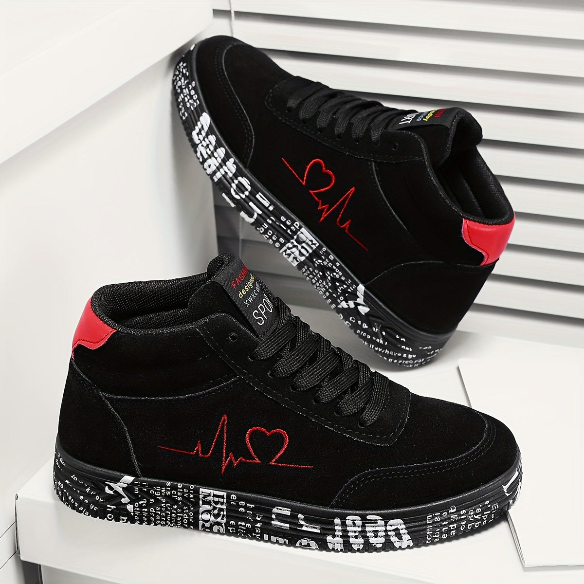 Plus Size Women's Casual Sneakers with Heart Print and Platform Sole