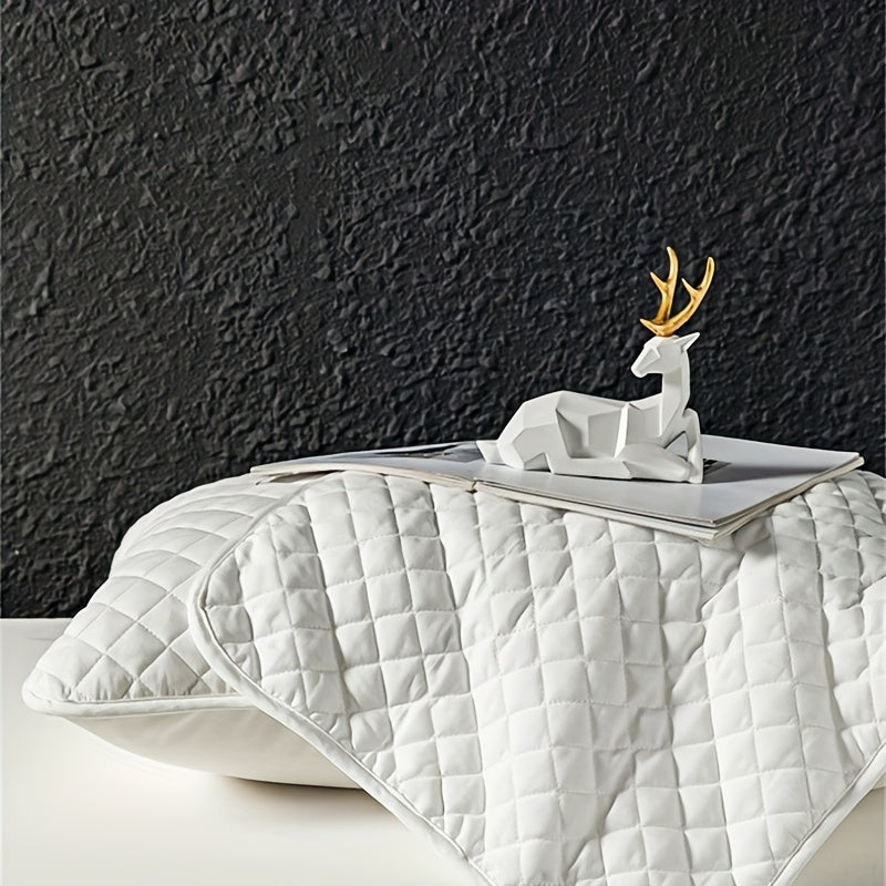 Lightweight Quilted Pillow Protector for All Seasons Latex Pillow Cover