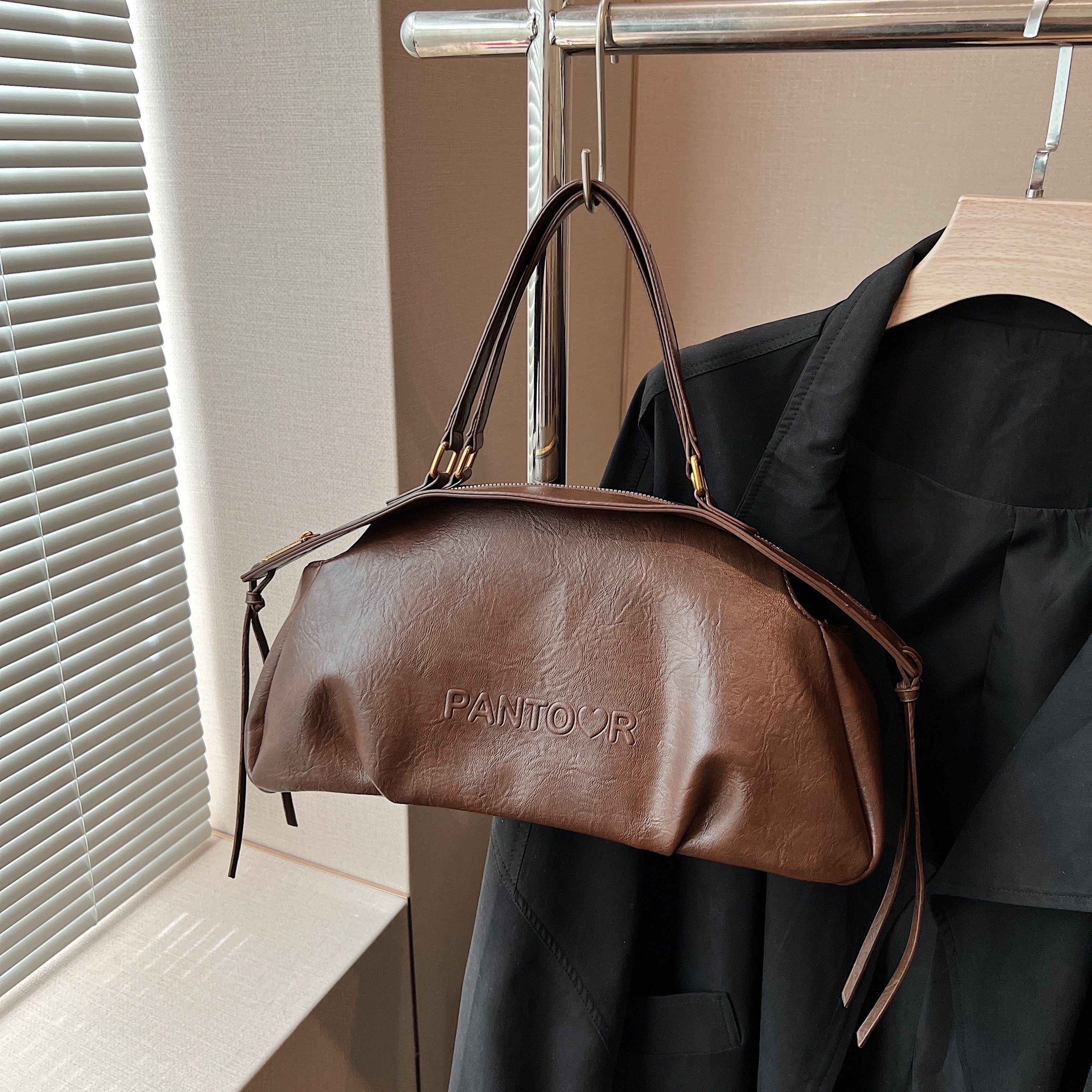 Vintage Black PU Crossbody Bag for Women with Large Capacity and Removable Strap