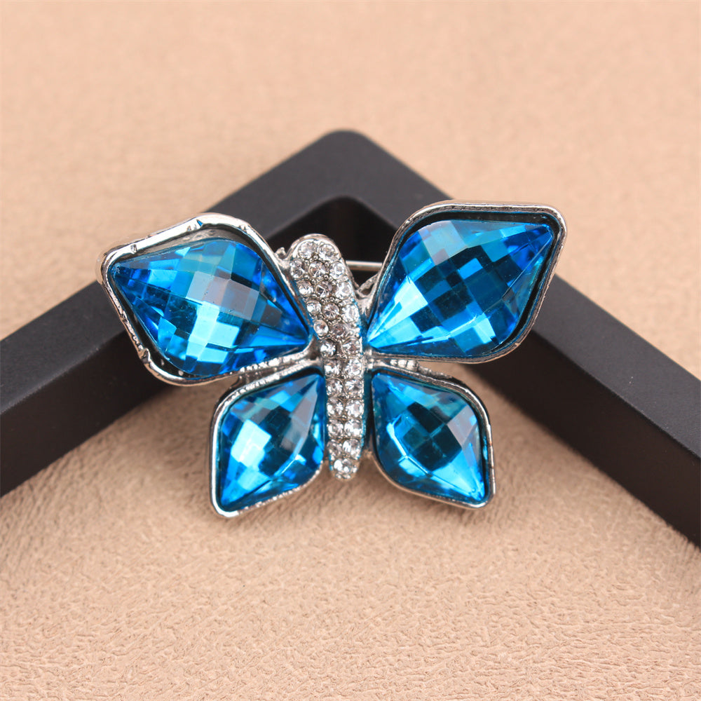 Kiyimlar, sumkalar va shlyapalar uchun rhinestones bilan kapalak brosh pin