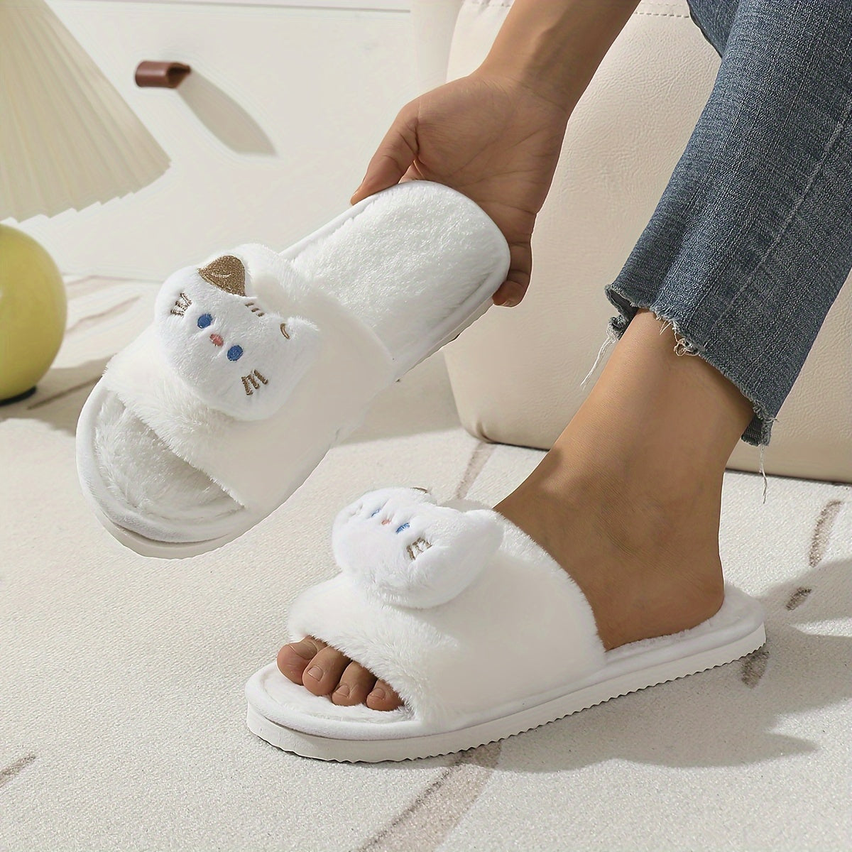 Women's Plush Slippers with Cute Cat Design Warm Non-Slip Indoor Footwear