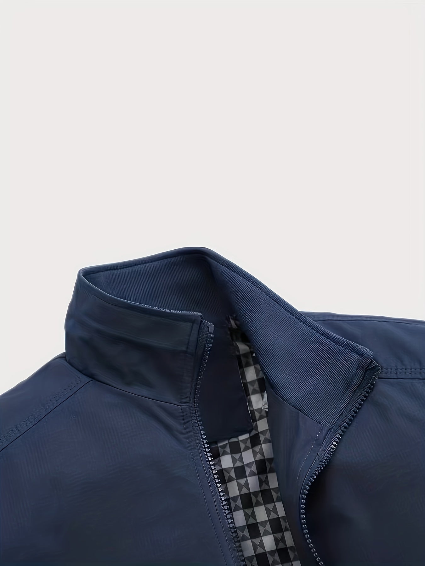 Erkaklar uchun fermuarlı turli ko'ylak, yoz va kuz uchun ideal.