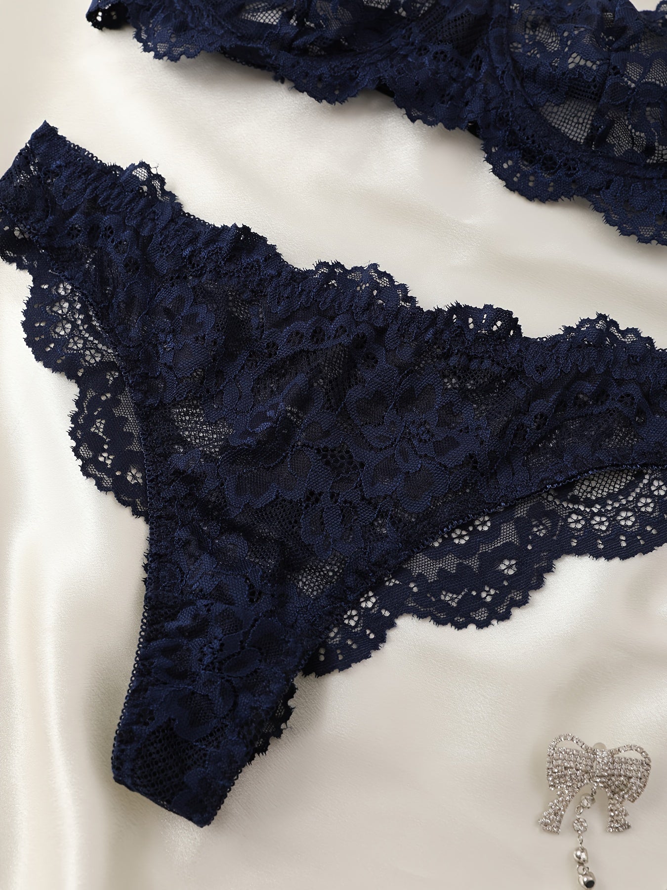 Mintaqaviy uslubdagi Pure Desire dantel ikki qismli ichki kiyim to'plami