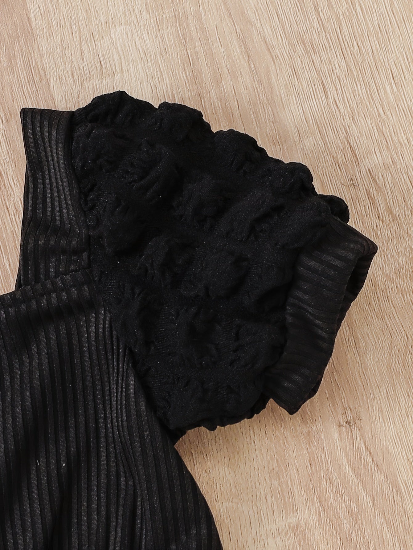 Шикарный короткий комбинезон с пузырьковыми рукавами и поясом для весны/лета