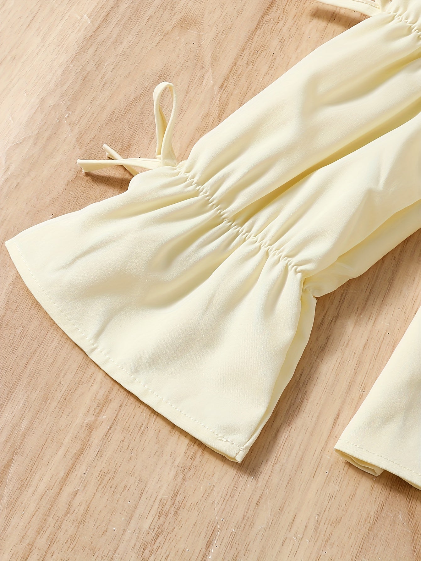 2024 Yangi Qizlar Bahor/Kuz Kiymlari: Zamonaviy Barokko Qirqilgan Kamarli Ko'ylak va Suspender Yubka, Ikki Qismli To'plam.