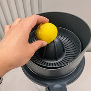 Eng sifatli qo'l citrus siqish to'plami - TM6 va TM5 bilan mos, oson limon va apelsin siqish, integratsiyalashgan o'lchov tizimi bilan, mustahkam plastik konstruktsiya, oshxonada oziq-ovqat tayyorlash uchun xavfsiz.