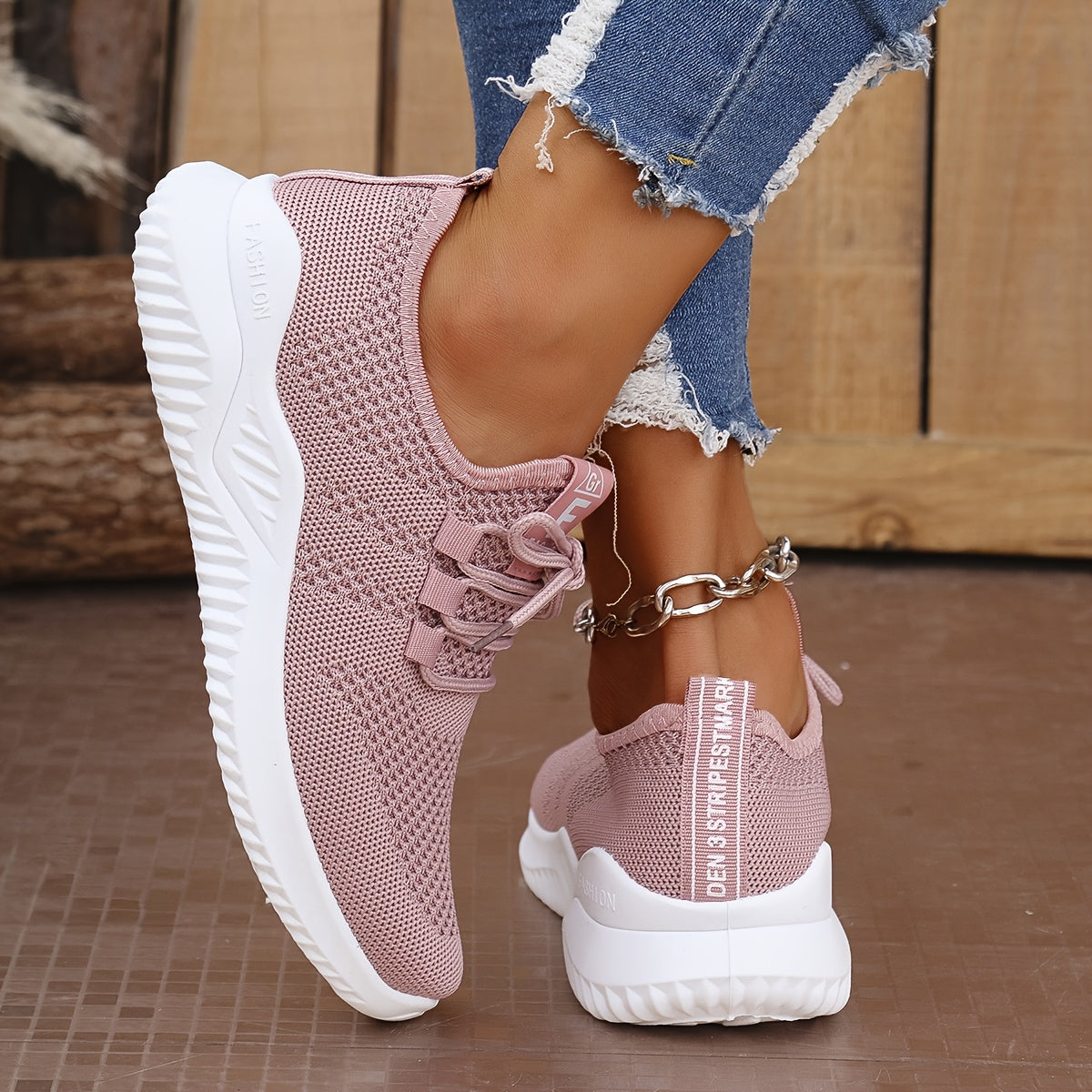 Women's Breathable Mesh Running Shoes Low-Top Lace-Up All-Season Comfort