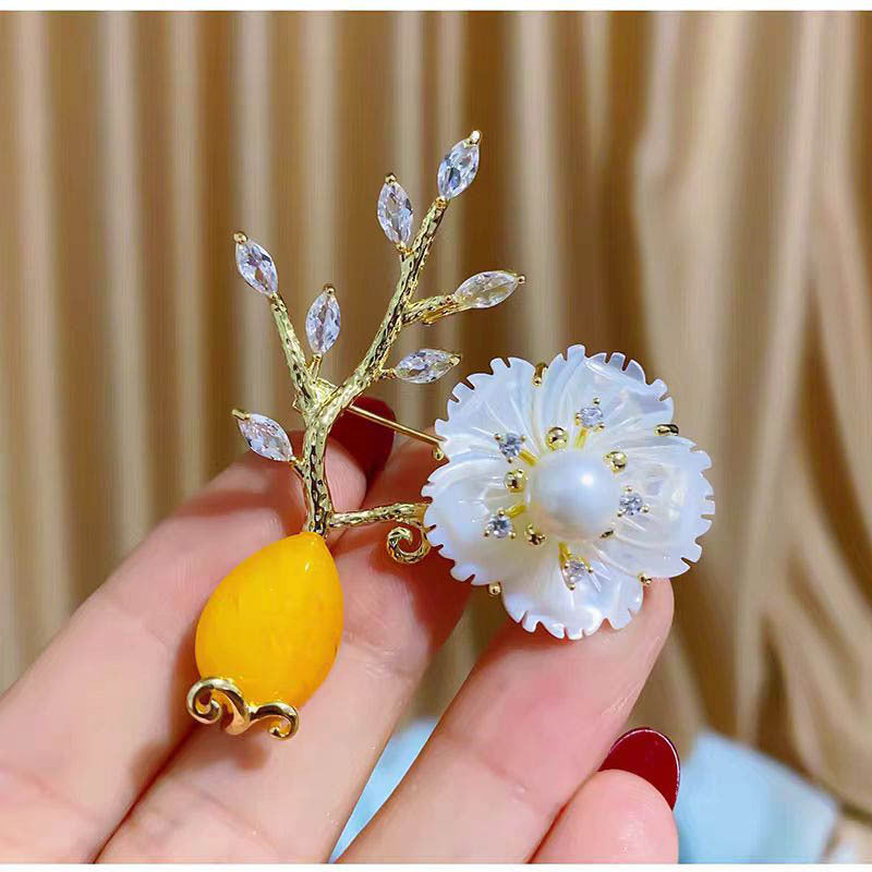 Flower and Pearl Brooch Pin with Rhinestones for Women's Jackets and Cardigans