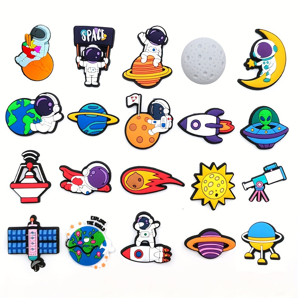 20 dona kosmik kosmonavt poyabzal charm'lari Saturn va Yerni tasvirlovchi o‘yinchoq dekoratsiyalari