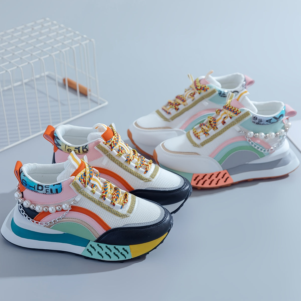 Zapatillas de moda para mujer con cordones coloridos y adornos de cuentas
