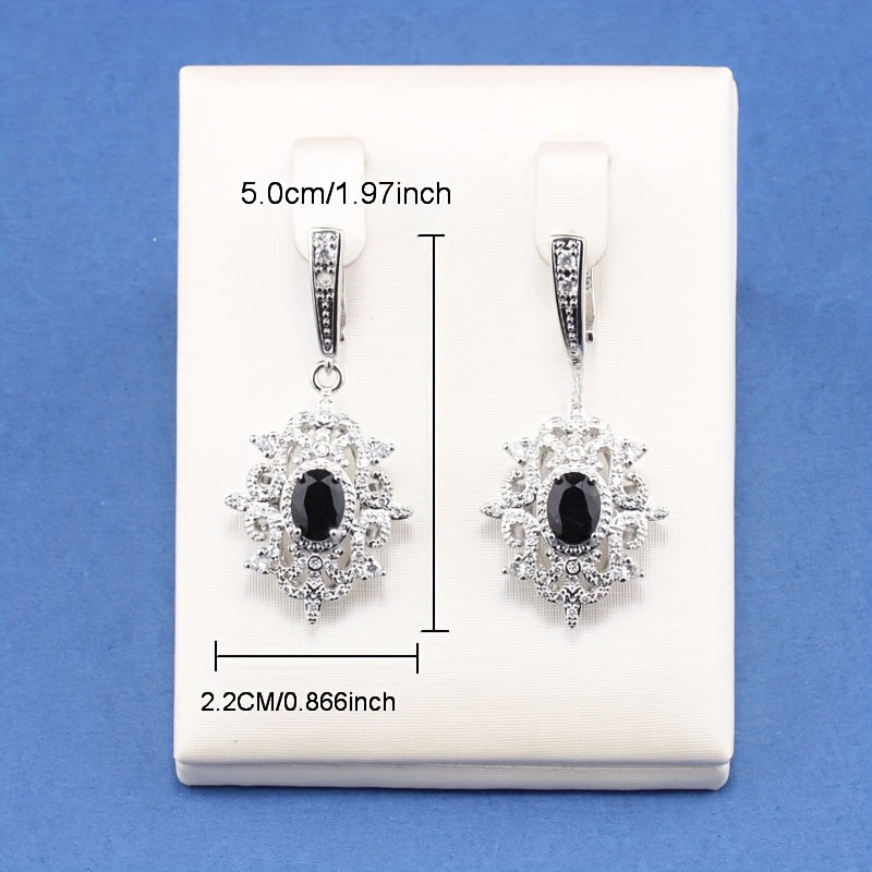 5 dona 18K oltin qoplamali misdan iborat hashamatli va nafis zargarlik to'plami, sun'iy marvarid va kubik zirkon bilan bezatilgan. To'plamga sirg'alar, marjon, pendant, uzuk va bilaguzuk kiradi, kundalik kiyim va maxsus tadbirlar uchun mukammal. Ajoyib