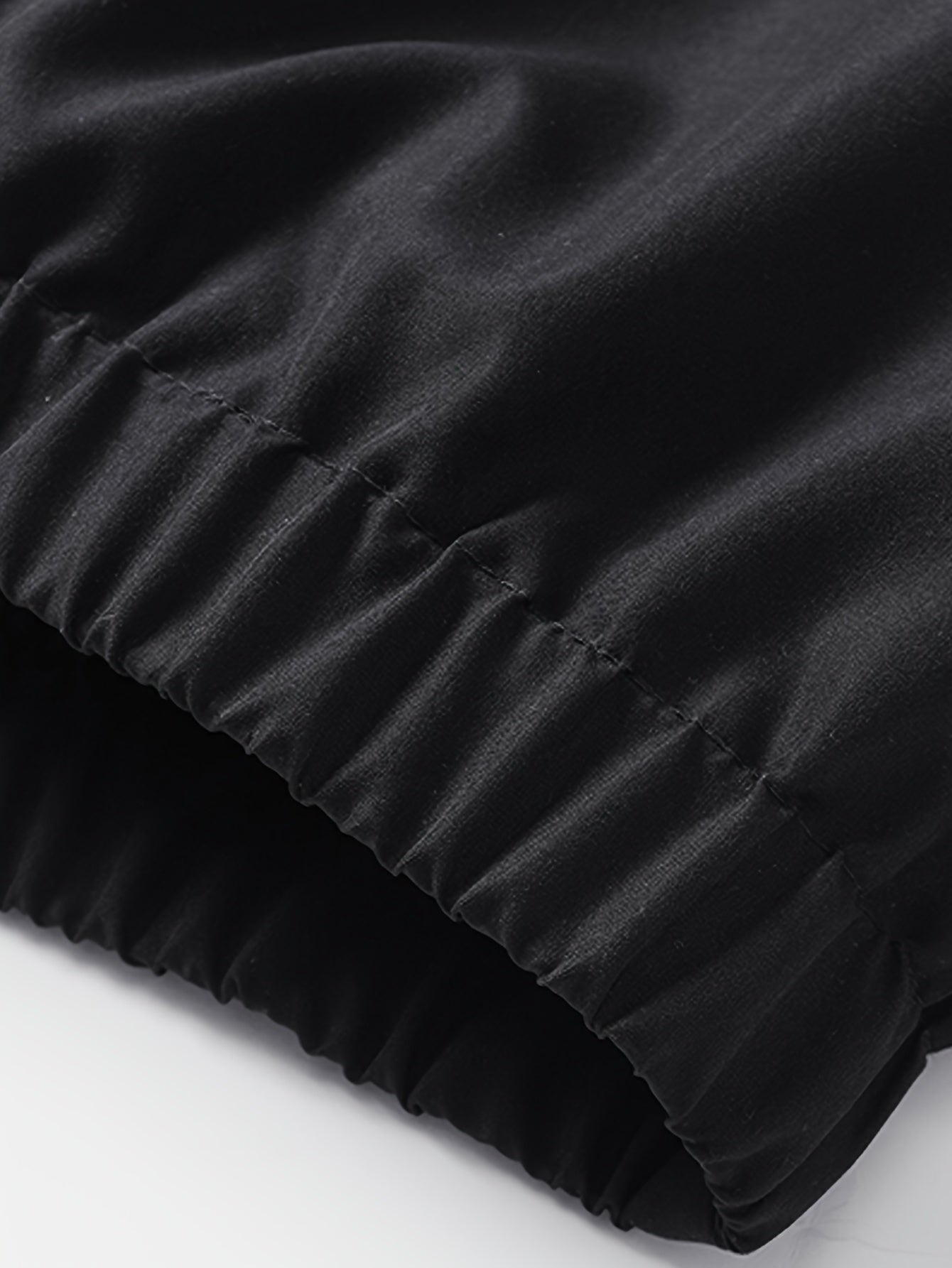 Erkaklar uchun yengil shamol o'tkazmaydigan kurtka, turli geometrik naqshda - Polyester, mashinada yuvish mumkin - Bahor va kuzda ochiq havoda faoliyatlar uchun mukammal