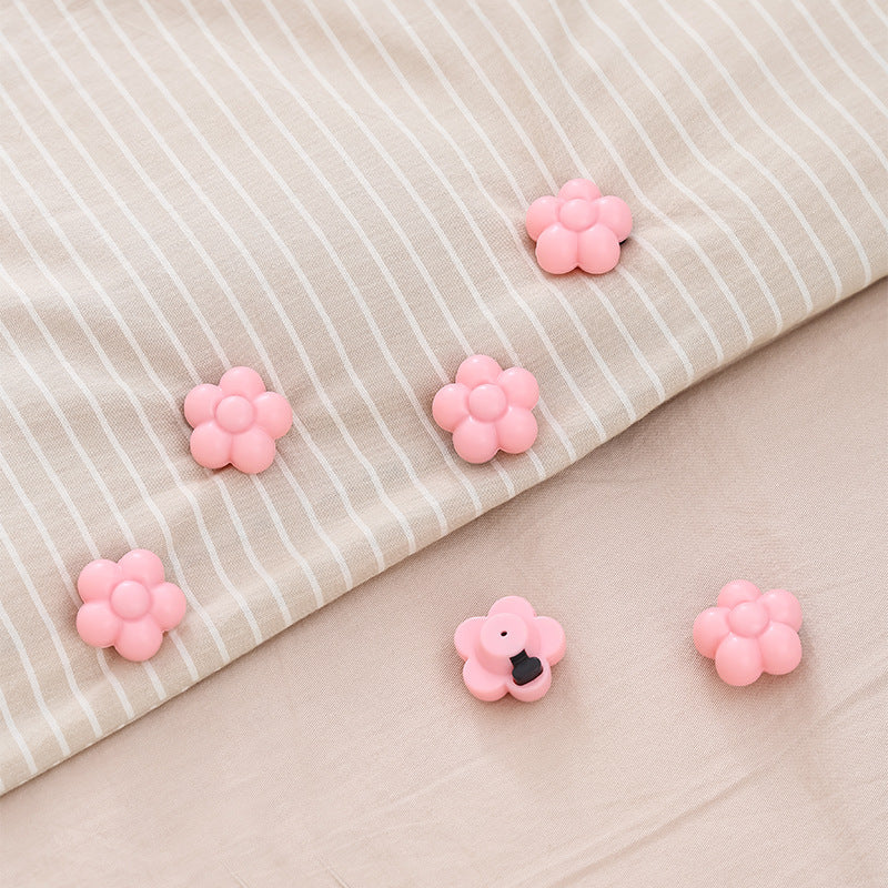 8-Pack Red Bedding Clips for Sheets and Quilt Covers Anti-Slip Quilt Fixing Clips