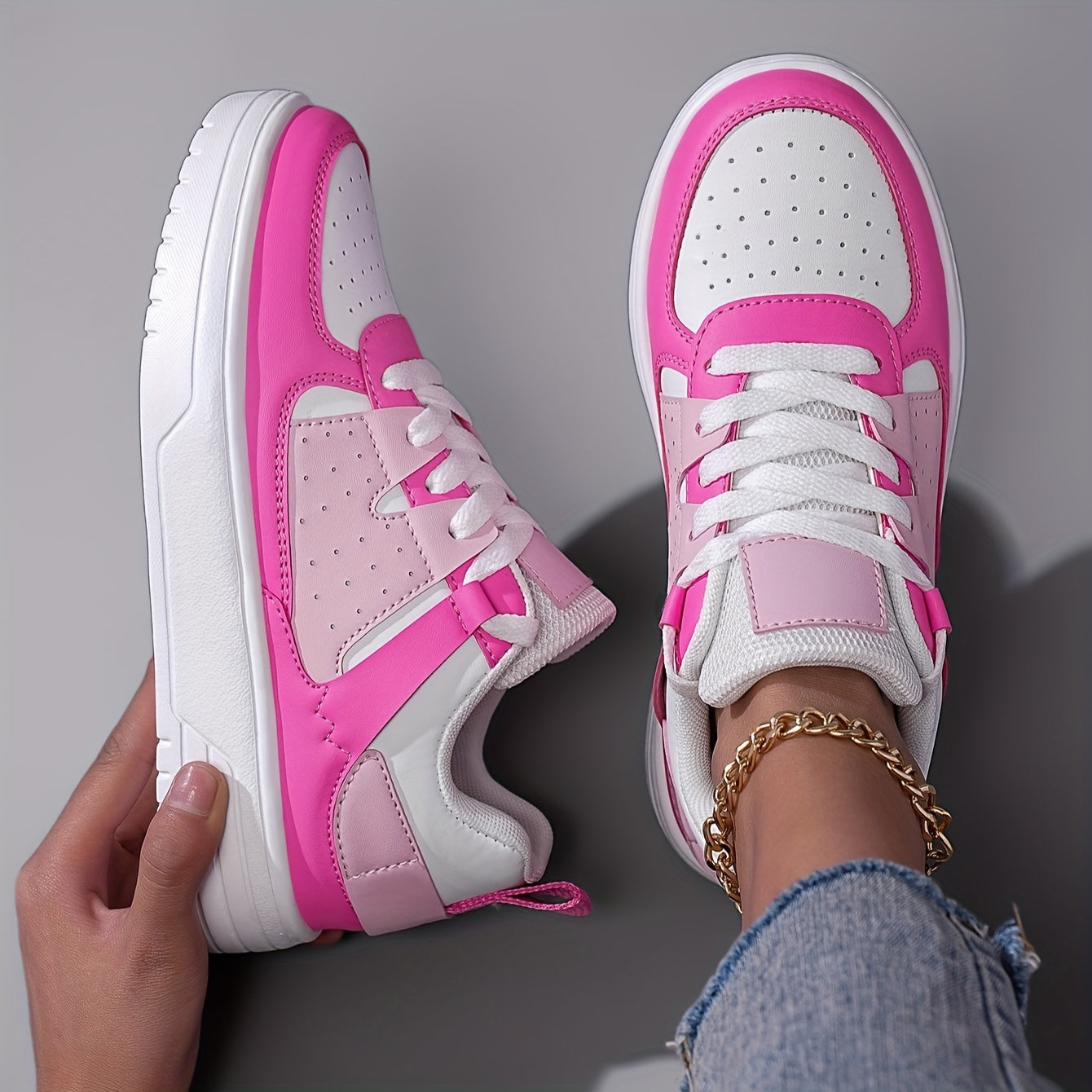 Women's Colorblock Casual Sneakers with Lace-Up Platform Sole for Walking and Running