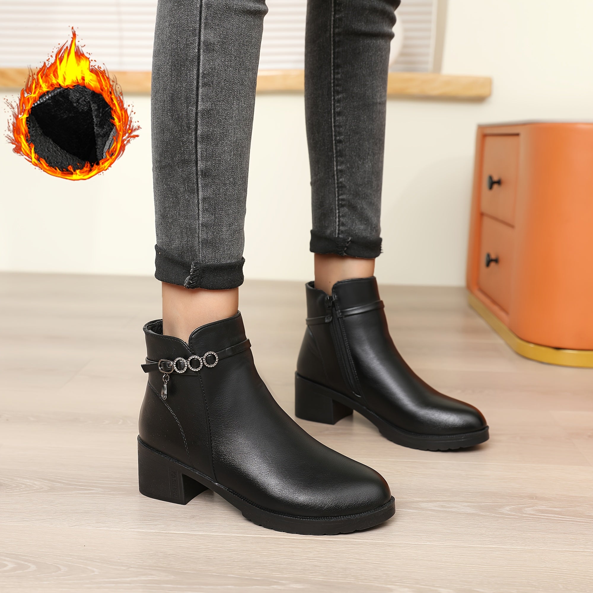 Женские ботинки на меху с утеплителем по щиколотку и массивной каблуком, противоскользящая боковая молния