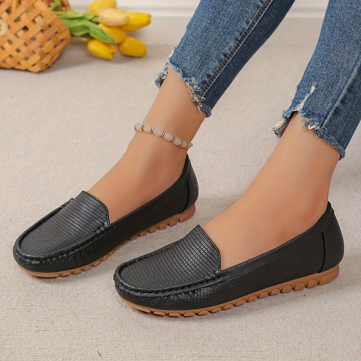 Women's Slip-On Loafers with Flannel Lining Solid Color Flat Shoes for All Seasons